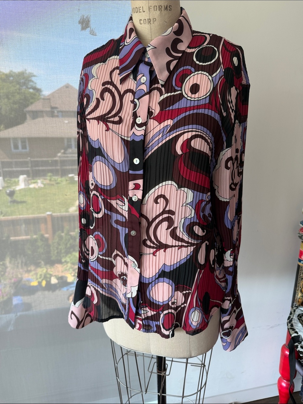 Violet & Claire Multicolor Abstract Button-Front Blouse